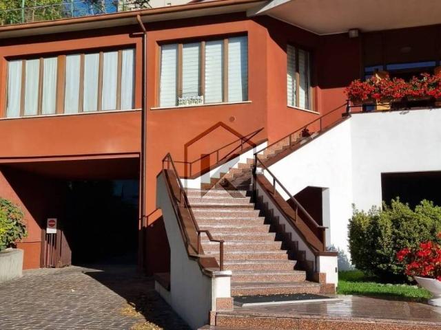 Appartamento in vendita a Valbrona, Lombardia