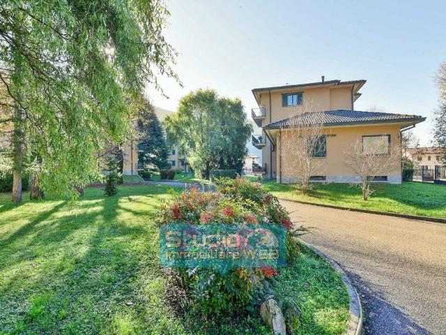 Appartamento in vendita a Valbrona, Lombardia
