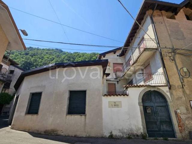 Appartamento in vendita a Valbrona, Lombardia