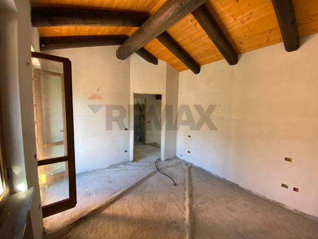 Villa Indipendente in vendita a Valdilana, Piemonte
