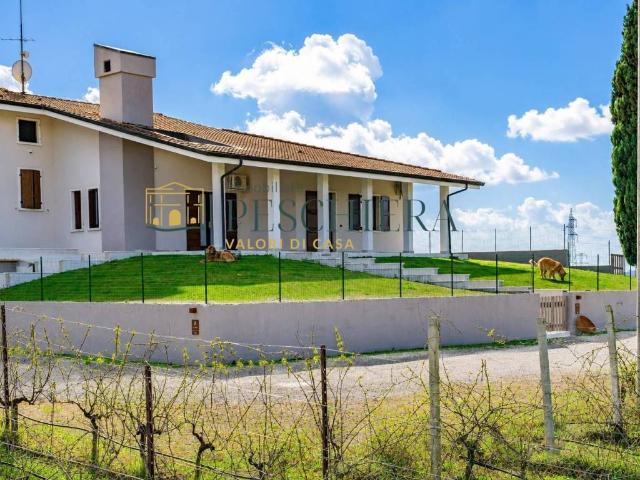 Appartamento in vendita a Valeggio Sul Mincio, Veneto