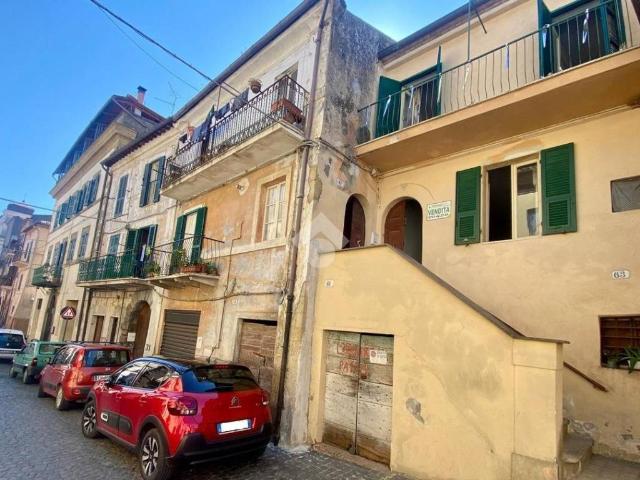 Appartamento in vendita a Valentano, Lazio