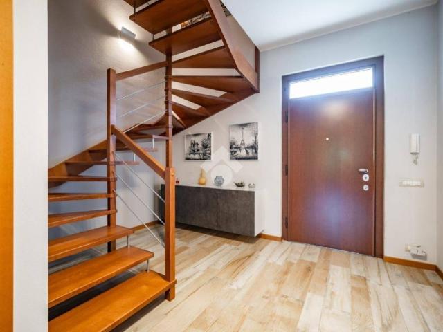 Appartamento in vendita a Valgreghentino, Lombardia