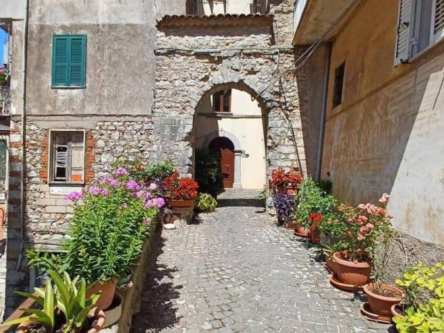 Appartamento in vendita a Vallecorsa, Lazio