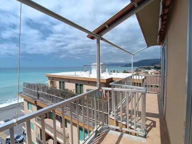 Appartamento in vendita a Vallecrosia, Liguria