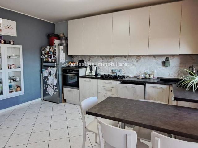 Appartamento in vendita a Vallefoglia, Marche