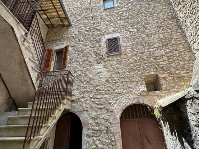 Appartamento in vendita a Vallo Di Nera, Umbria