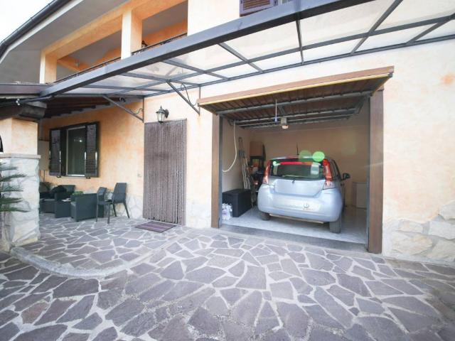 Appartamento in vendita a Villaggio Rinascita, Roma Capitale