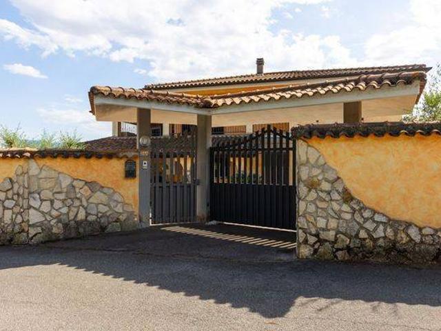 Appartamento in vendita a Villaggio Rinascita, Roma Capitale