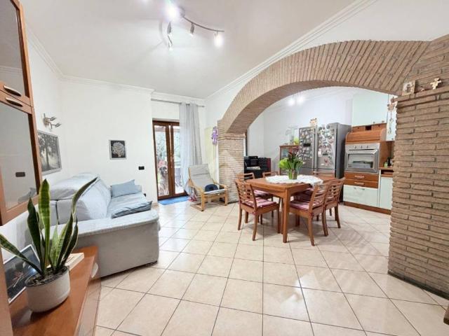 Appartamento in vendita a Villaggio Rinascita, Roma Capitale