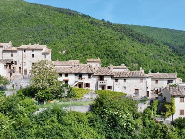 Appartamento in vendita a Valtopina, Umbria
