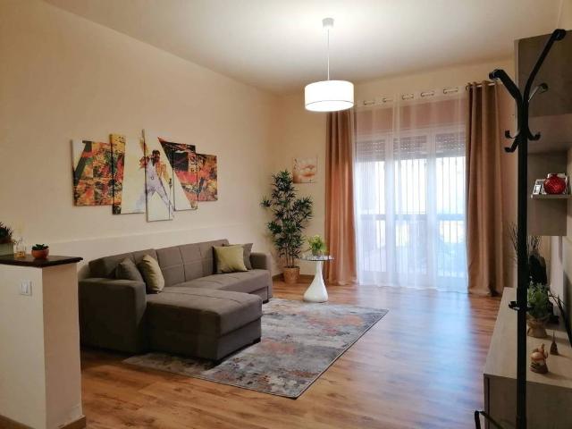 Appartamento in vendita a Valverde, Sicilia