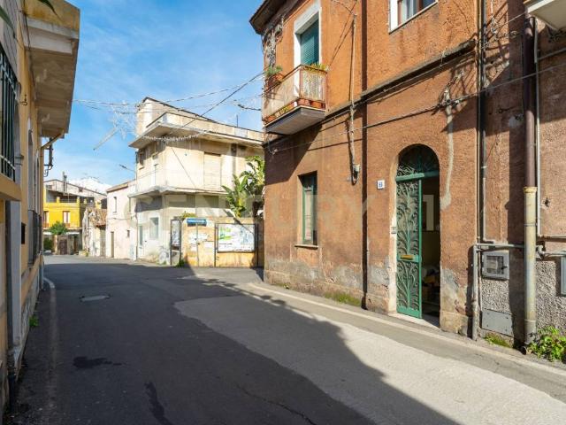 Appartamento in vendita a Valverde, Sicilia