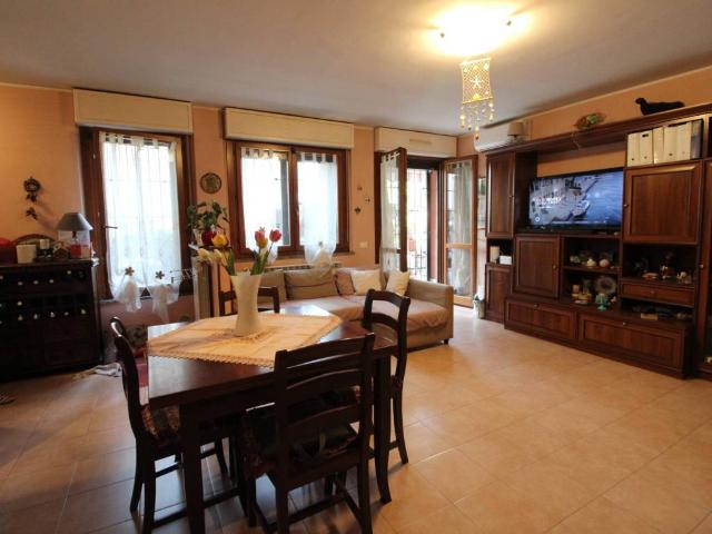 Appartamento in vendita a Vanzago, Milano