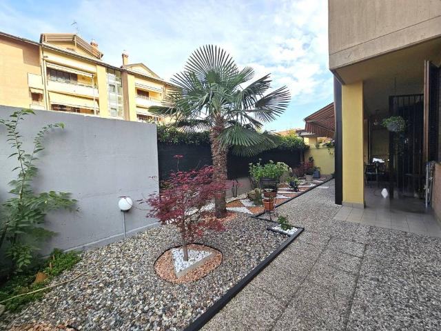 Appartamento in vendita a Vanzago, Milano