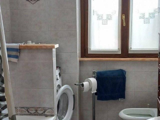 Appartamento in vendita a Varano Borghi, Lombardia