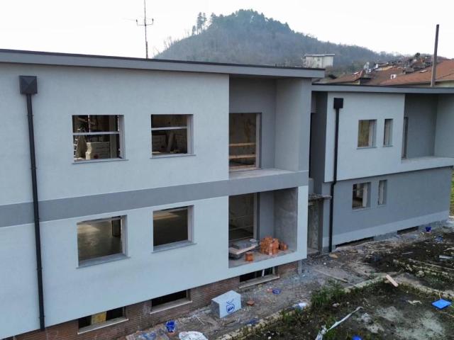 Appartamento in vendita a Varano Borghi, Lombardia