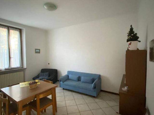 Appartamento in vendita a Varano Borghi, Lombardia