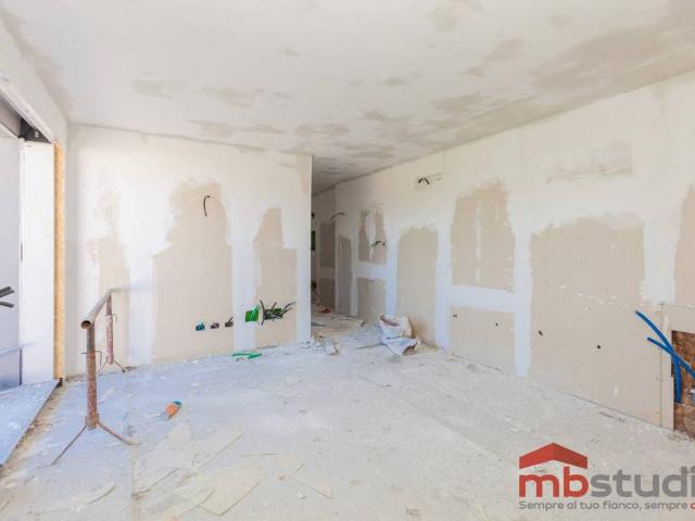 Appartamento in vendita a Varano Borghi, Lombardia