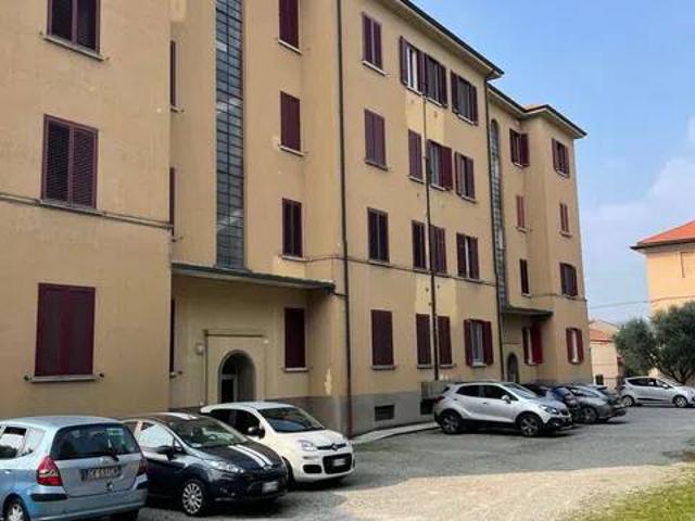 Appartamento in vendita a Varano Borghi, Lombardia