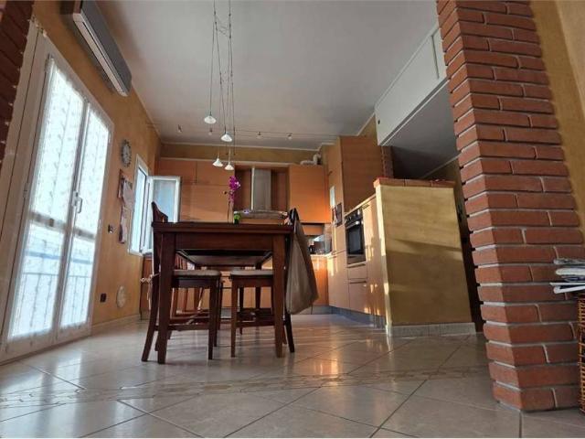 Appartamento in vendita a Varano Borghi, Lombardia