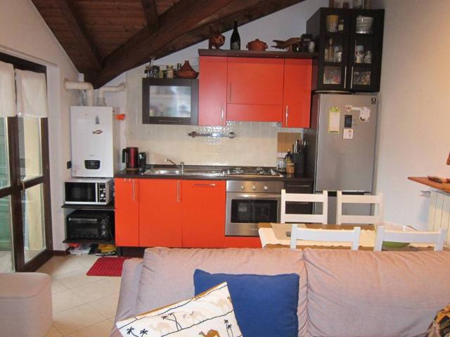 Appartamento in vendita a Varano Borghi, Lombardia