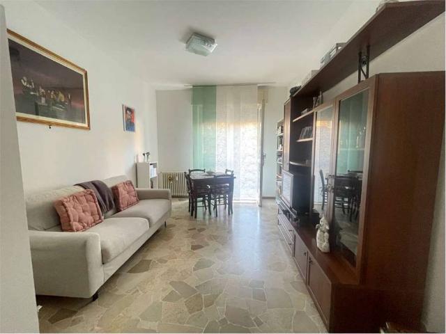 Appartamento in vendita a Varano Borghi, Lombardia