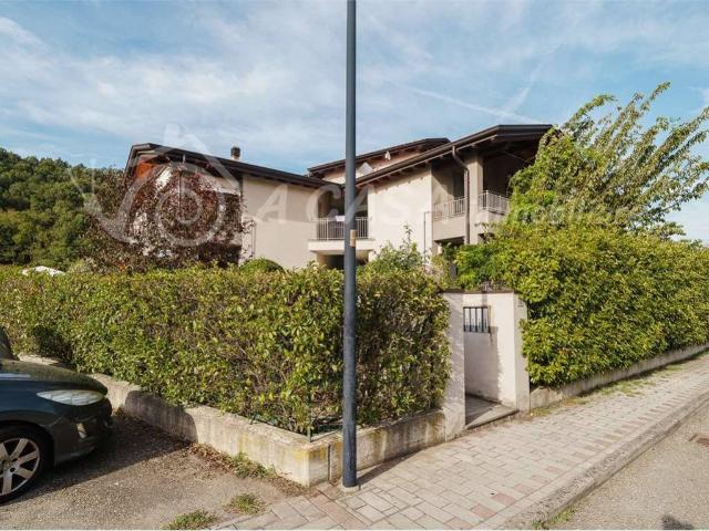Appartamento in vendita a Viazzano, Varano de' Melegari