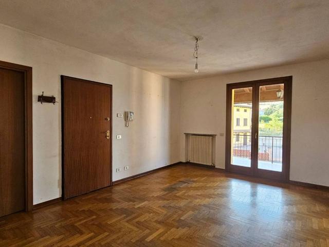 Appartamento in vendita a Varano de' Melegari, Parma