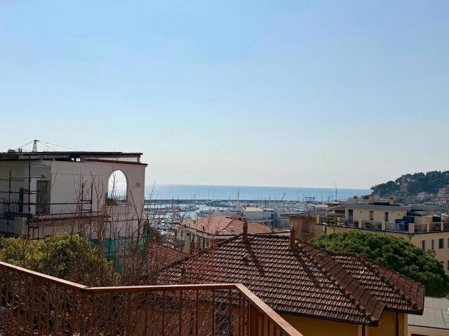 Appartamento in vendita a Castagnabuona, Varazze
