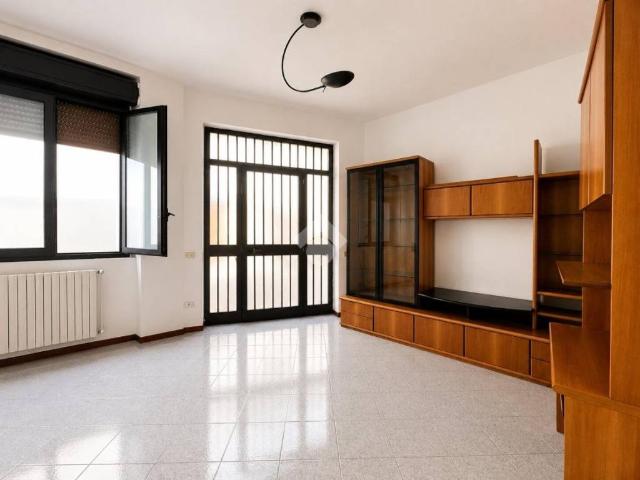 Appartamento in vendita a Varedo, Lombardia