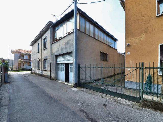 Appartamento in vendita a Valera, Varedo