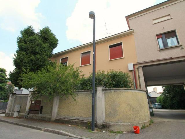 Appartamento in vendita a Varedo, Lombardia