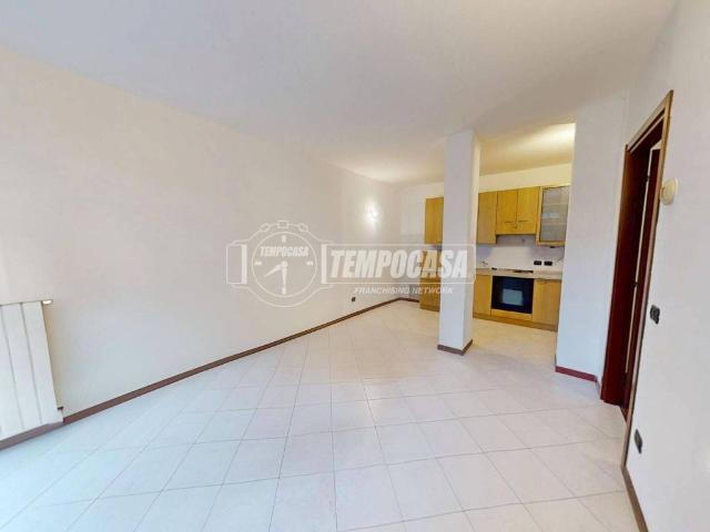 Appartamento in vendita a Varedo, Lombardia