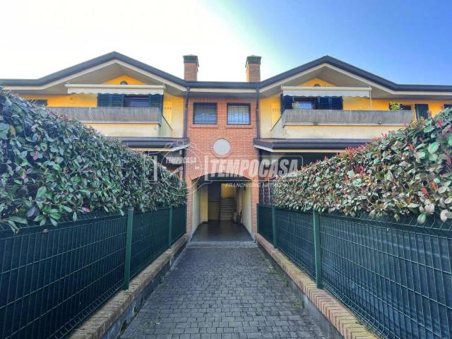 Appartamento in vendita a Varedo, Lombardia
