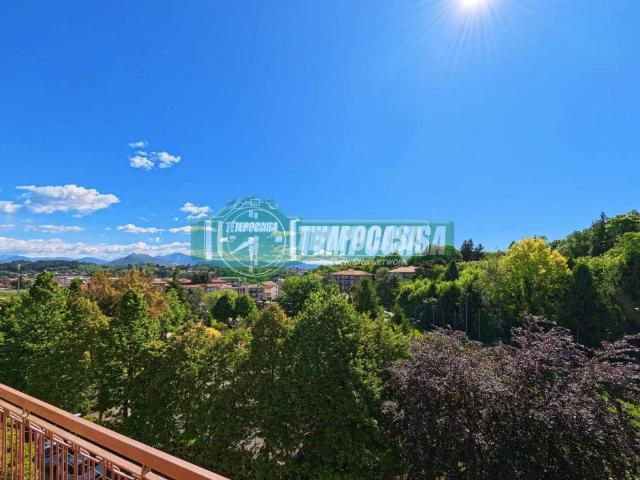 Appartamento in vendita a Biumo Superiore, Varese