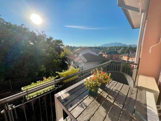 Villa Indipendente in vendita a Bizzozero, Varese