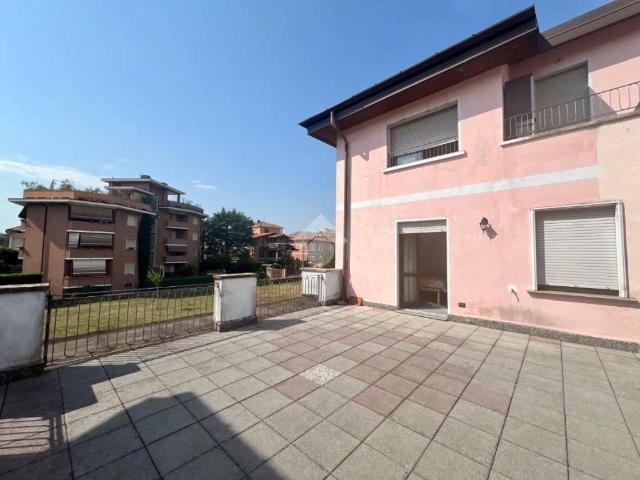 Appartamento in vendita a Valle Olona, Varese