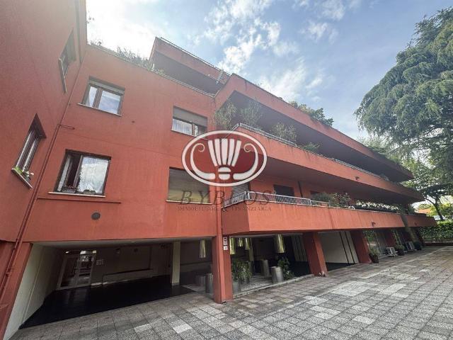 Appartamento in vendita a Masaccio, Varese