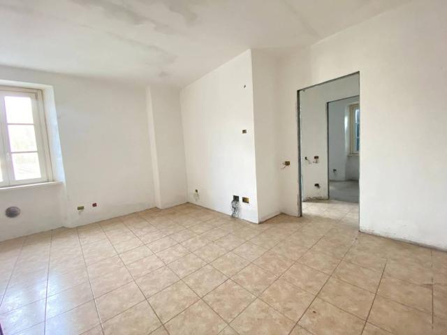 Appartamento in vendita a Valle Olona, Varese