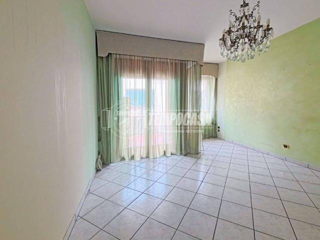 Appartamento in vendita a Biumo Superiore, Varese