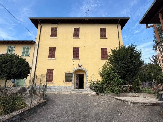 Appartamento in vendita a Biumo Superiore, Varese