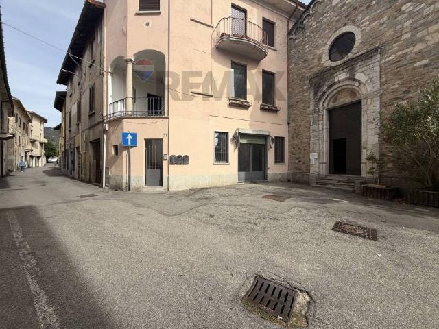 Appartamento in vendita a Varese, Lombardia