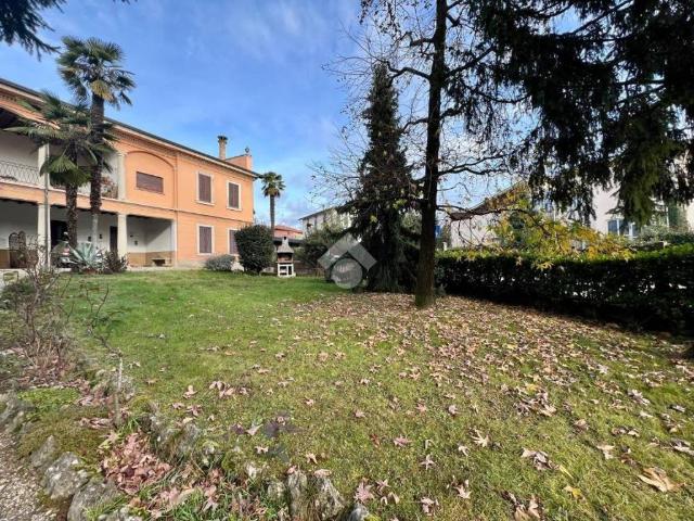 Appartamento in vendita a Varese, Lombardia