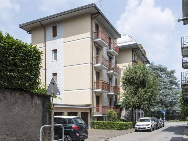 Appartamento in vendita a Varese, Lombardia