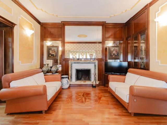 Appartamento in vendita a Varese, Lombardia