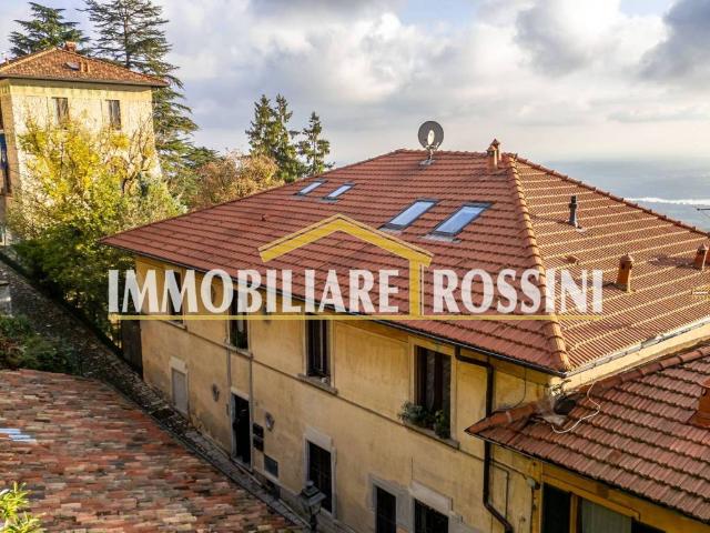Appartamento in vendita a Varese, Lombardia