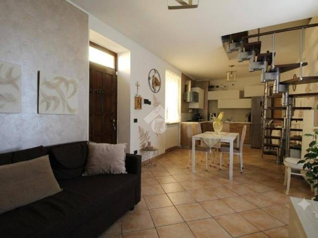 Appartamento in vendita a Veduggio Con Colzano, Lombardia