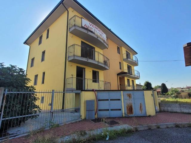 Appartamento in vendita a Vellezzo Bellini, Lombardia
