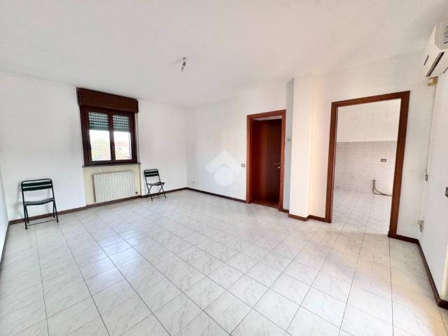 Appartamento in vendita a Vellezzo Bellini, Lombardia